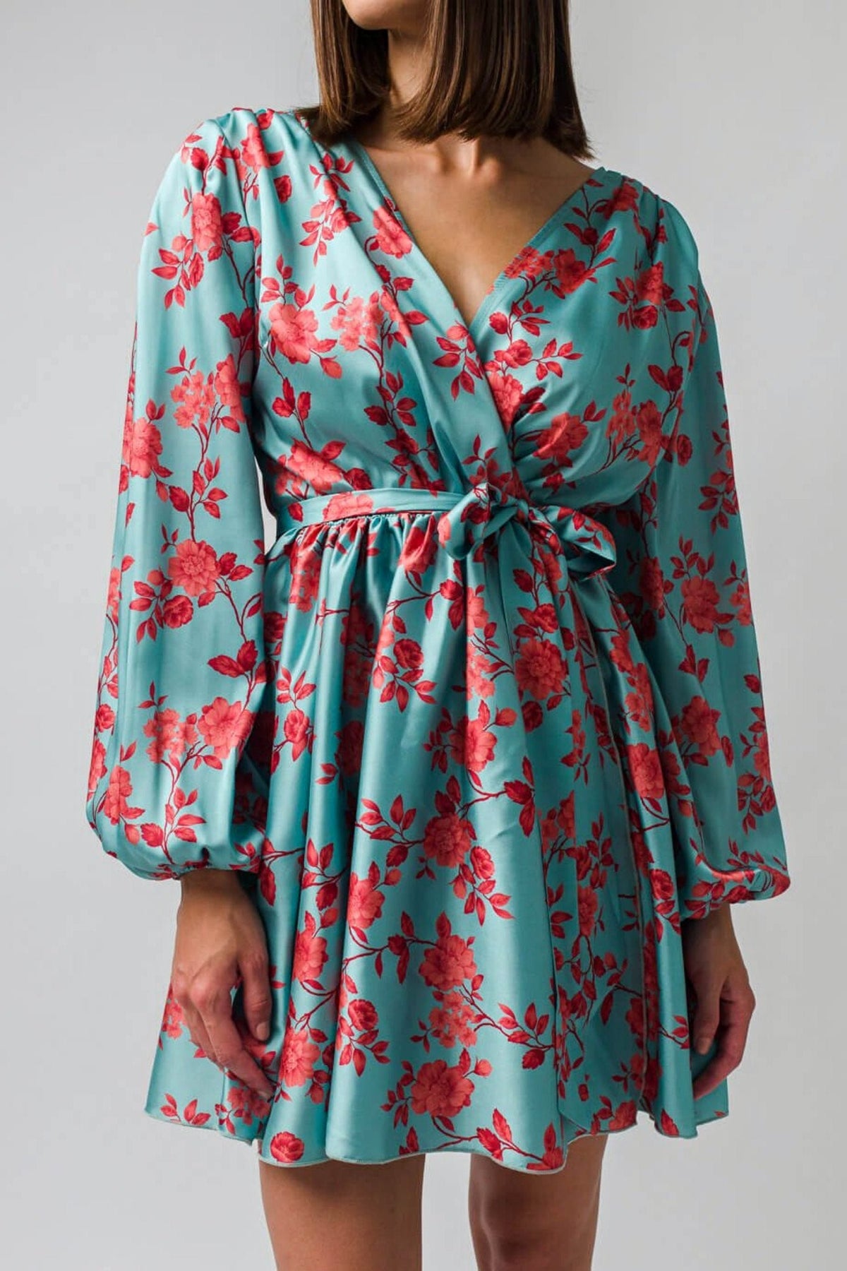 Abito estivo verde acqua floreale a maniche lunghe con gonna a ruota e cinturino in vita, da donna, marca Moda-Mania.