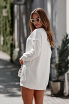 Abito felpa bianco in cotone Moda-Mania, maniche lunghe staccabili, taglio dritto con tasche laterali nascoste, look denim e sportivo