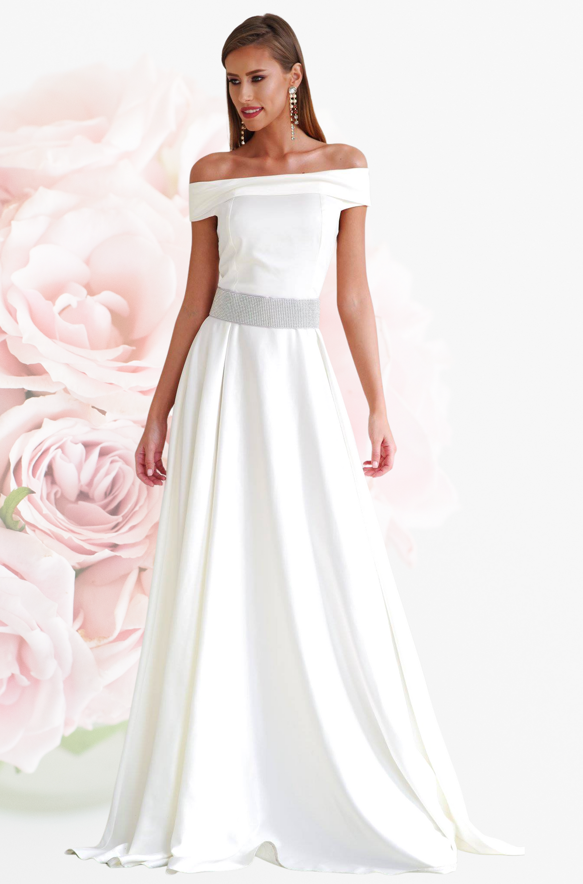 Abito lungo bianco-avorio Artista con scollatura a barchetta e cintura con strass rimovibile, elegante e raffinato.