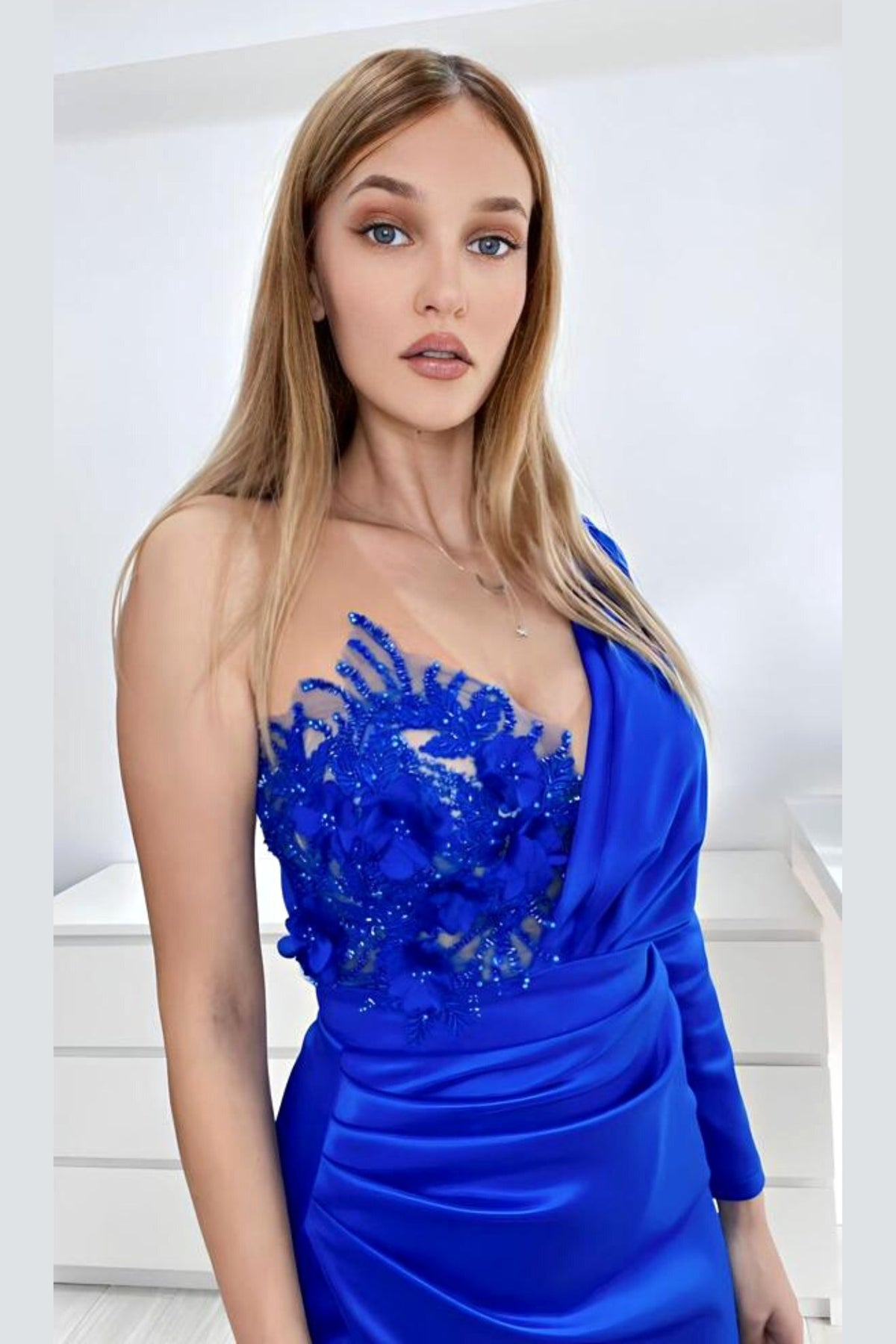 Abito lungo blu elettrico Moda-Mania, monomaniaca Axa con gonna a tulipano in taffetà, dettaglio elegante e sofisticato