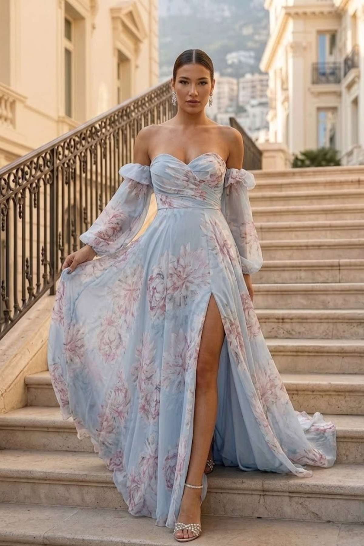 Abito lungo celeste con fantasia floreale in georgette, scollo a cuore e maniche lunghe rimovibili, marca Moda-Mania.