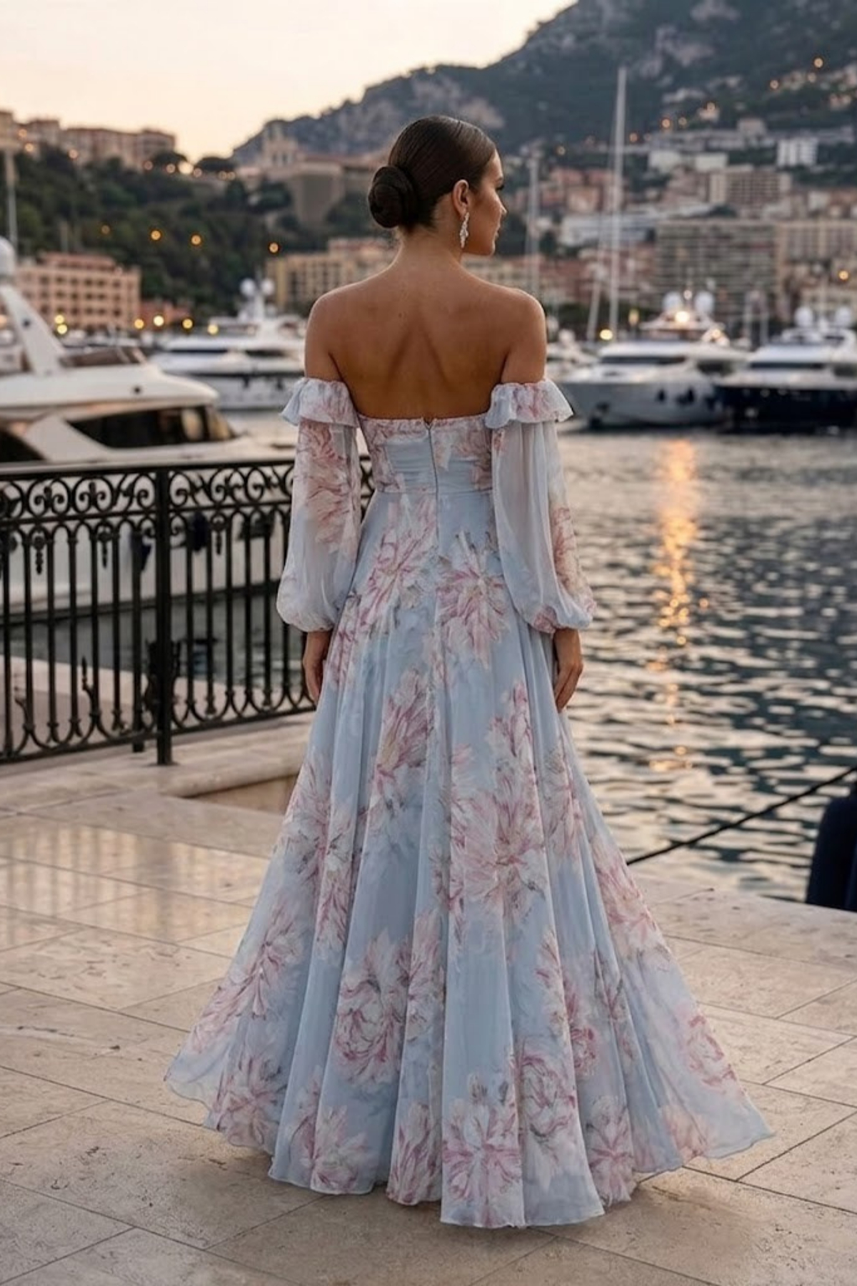 Abito lungo celeste con fantasia floreale in georgette, scollo a cuore e maniche lunghe rimovibili, di Moda-Mania.