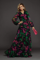 Abito lungo elegante svasato con fantasia floreale verde e magenta e spilla a fiore, marca Moda-Mania.