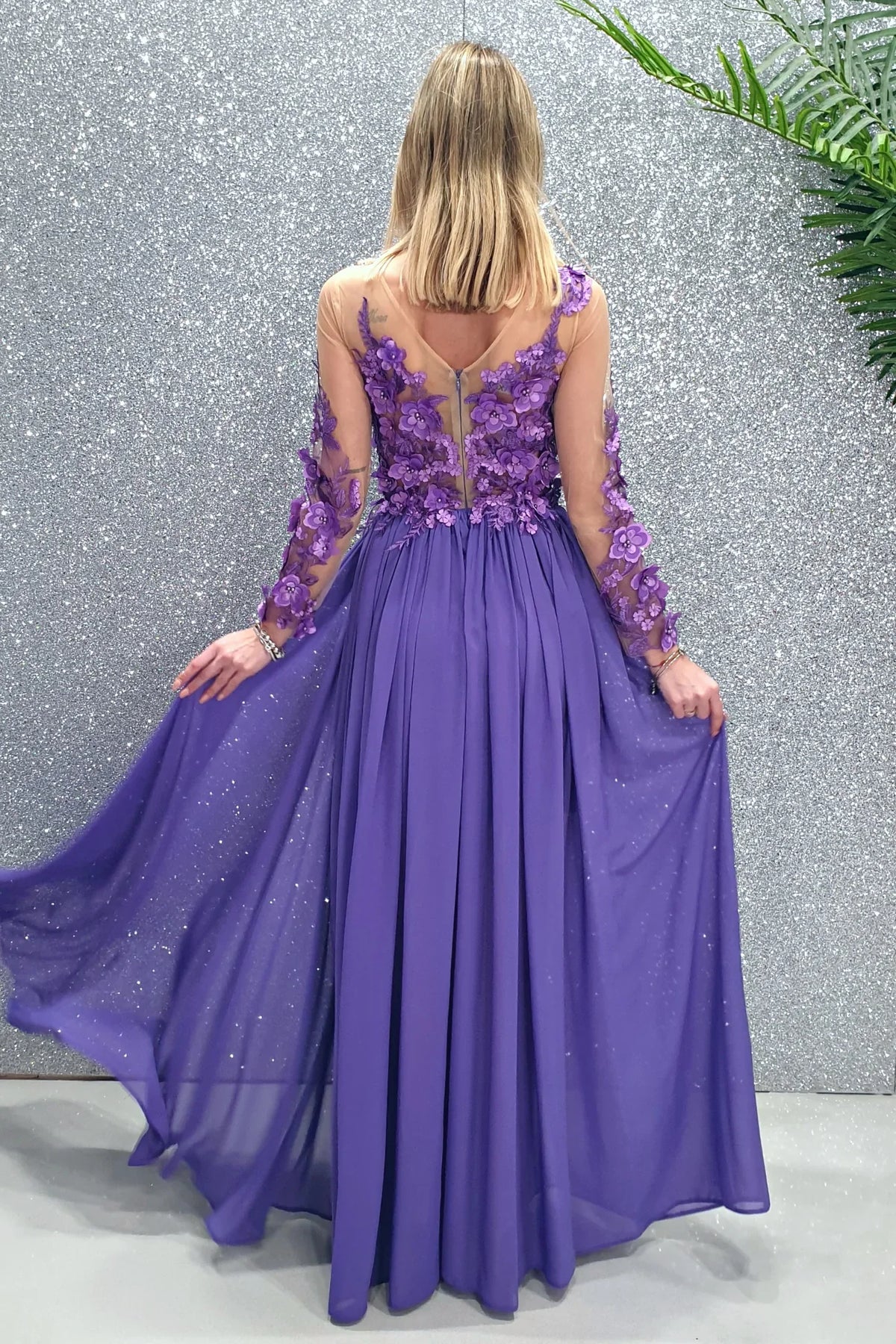 Abito lungo lilla Axa Moda-Mania con strascico e corpetto in tulle nude a fiori 3D, elegante e femminile.
