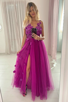 Abito lungo magenta Moda-Mania con gonna in tulle con spacco e corpetto a fiori 3D, elegante e femminile.