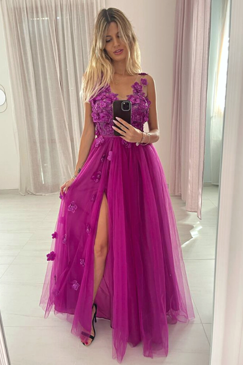 Abito lungo magenta Moda-Mania con gonna in tulle con spacco e corpetto a fiori 3D, elegante e femminile.