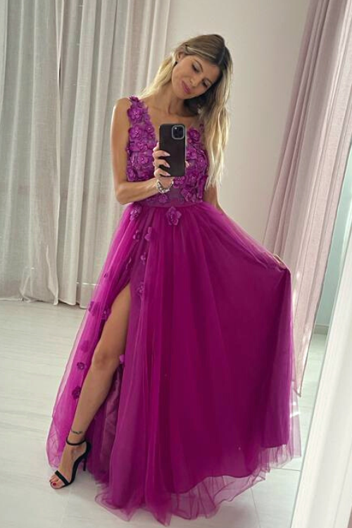 Abito lungo magenta Moda-Mania con gonna in tulle e spacco, corpetto a fiori 3D, elegante e femminile.
