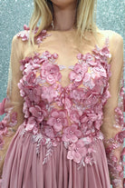 Abito lungo rosa scuro Moda-Mania con strascico e corpetto in tulle nude a fiori 3D, elegante e femminile.