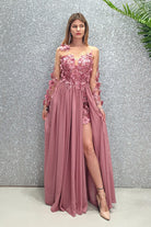 Abito lungo rosa scuro Moda-Mania con strascico e corpetto in tulle nude a fiori 3D, perfetto per occasioni eleganti.