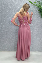Abito lungo rosa scuro Axa di Moda-Mania con strascico e corpetto in tulle nude a fiori 3D, perfetto per occasioni eleganti.