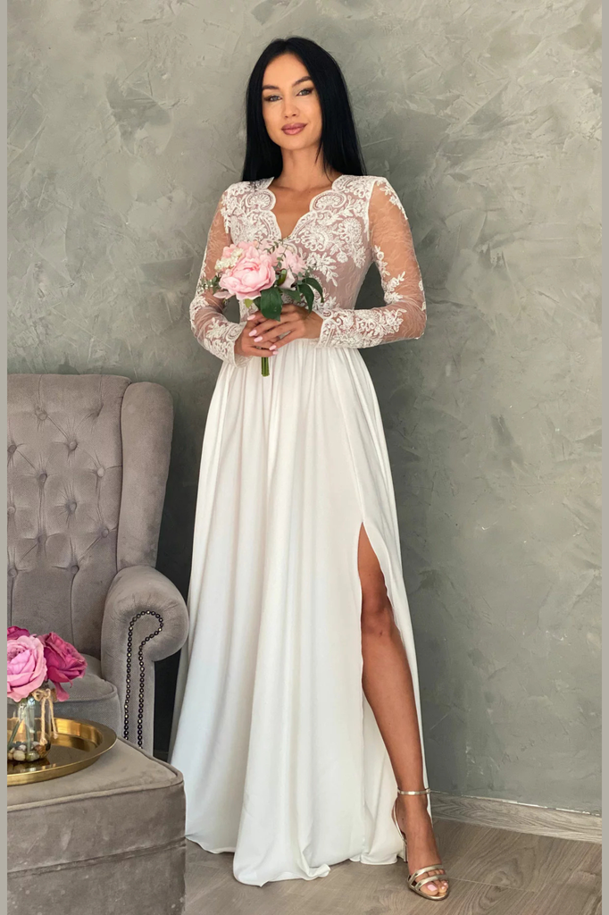 Abito lungo svasato bianco con spacco laterale e corpetto in tulle ricamato