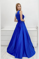 Abito lungo svasato blu elettrico Moda-Mania con spacco laterale, corpetto in perline, piume e fiori 3D, elegante e raffinato