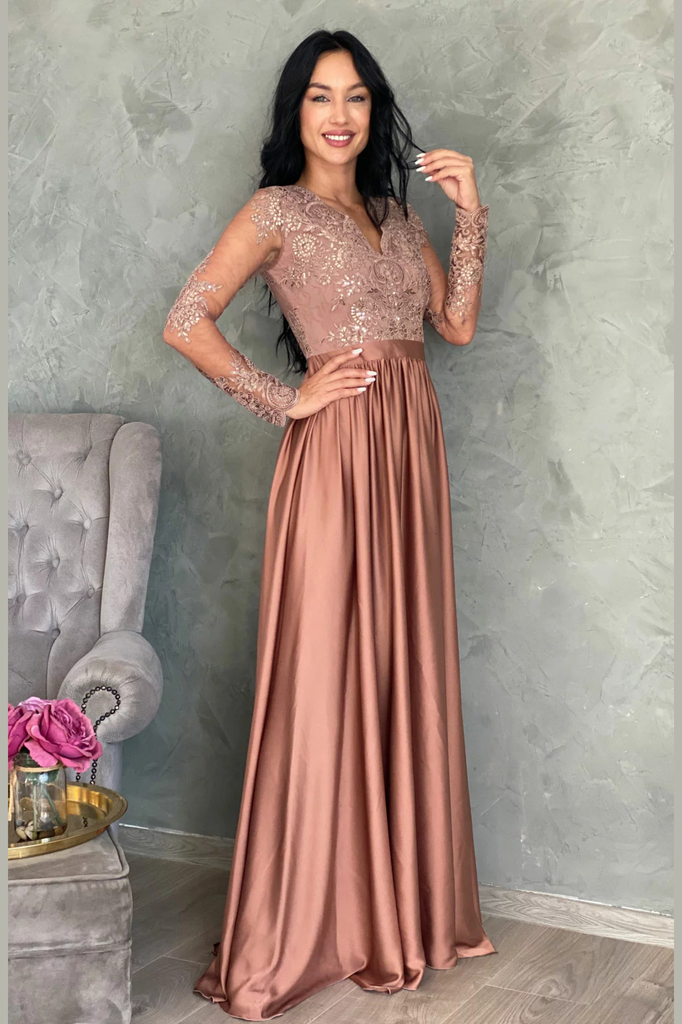 Abito lungo svasato dorato bronzo in tessuto lucido con spacco laterale e corpetto in tulle ricamato