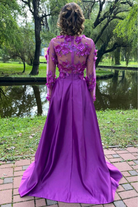 Abito lungo svasato magenta Moda-Mania con corpetto a manica lunga in tulle floreale 3D e gonna in taffetà.