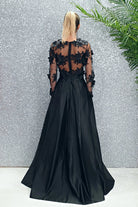 Abito lungo svasato nero Moda-Mania con corpetto in tulle floreale 3D e gonna in taffetà, con maniche lunghe elegante.