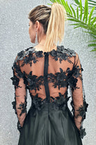 Abito lungo svasato nero Moda-Mania con corpetto a manica lunga in tulle floreale 3D e gonna in taffetà.