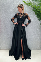Abito lungo nero svasato Moda-Mania con corpetto in tulle floreale 3D e gonna in taffetà, maniche lunghe elegante e femminile.