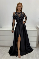Abito lungo nero svasato Moda-Mania con corpetto a maniche lunghe in tulle floreale 3D e gonna in taffetà.