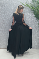 Abito lungo svasato nero Moda-Mania con spacco laterale e corpetto in tulle ricamato, vestito elegante e raffinato.