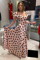 Abito lungo svasato rosa a pois nero con scollo a cuore e maniche a sbuffo in tessuto taffetà, Moda-Mania