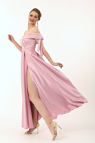 Abito lungo svasato rosa in taffetà con scollo a barchetta, spacco laterale e fiocchi decorativi, Moda-Mania.