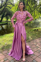 Abito lungo rosa scuro Moda-Mania, svasato, maniche lunghe, corpetto in tulle floreale 3D e gonna in taffetà.