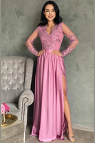 Abito lungo svasato rosa scuro Moda-Mania con spacco laterale e corpetto in tulle ricamato, elegante e femminile.