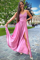 Abito lungo svasato rosa scuro con spacco laterale e corpetto in tulle ricamato, Moda-Mania, elegante e femminile.
