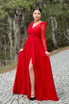 Abito lungo svasato rosso Moda-Mania con maniche lunghe, in tulle con perline e paillettes, elegante e raffinato.
