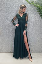 Abito lungo svasato verde scuro con spacco laterale e corpetto in tulle ricamato, moda-mania, abiti lunghi eleganti da donna