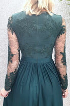 Abito lungo svasato verde scuro con spacco laterale e corpetto in tulle ricamato, Moda-Mania, abiti lunghi elegante e raffinato