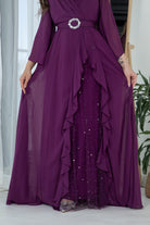 Abito lungo svasato viola in georgette con maniche lunghe e cinturino, moda-mania, elegante vestito da sera femminile.