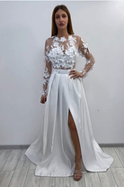 Abito lungo svasato Moda-Mania, bianco con corpetto a manica lunga in tulle floreale 3D e gonna in taffetà.