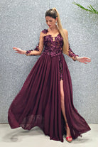 Abito lungo viola prugna Moda-Mania con strascico e corpetto in tulle nude a fiori 3D, elegante e femminile.