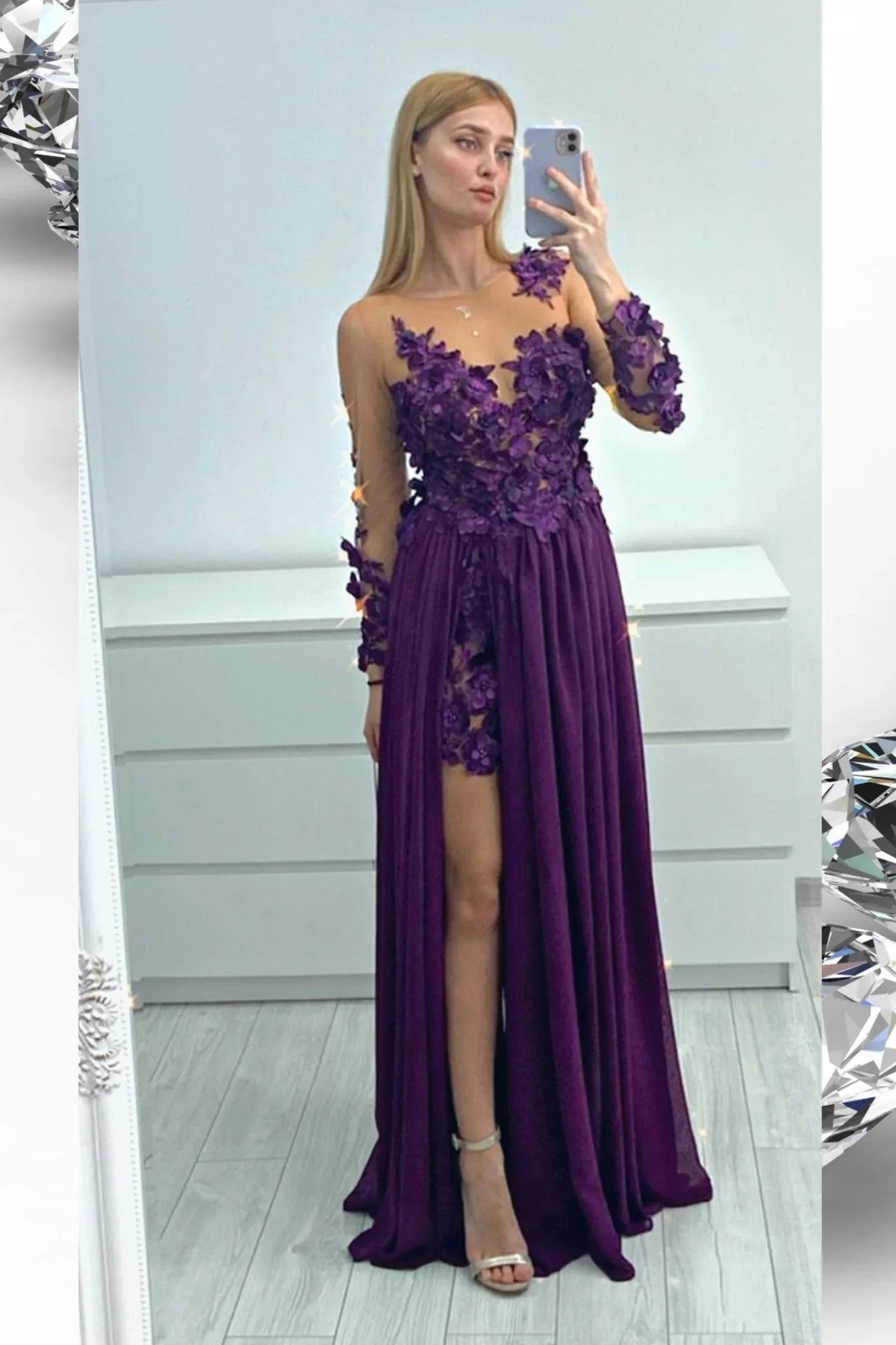 Abito lungo viola prugna Moda-Mania con strascico e corpetto in tulle nude con fiori 3D, elegante e raffinato.