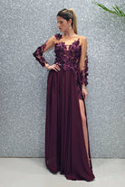 Abito lungo viola prugna Axa con strascico e corpetto in tulle nude con fiori 3D, elegante abito da sera Moda-Mania.