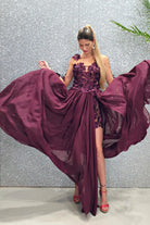 Abito lungo viola prugna Moda-Mania con strascico e corpetto in tulle nude a fiori 3D, elegante e raffinato.