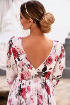 Abito midi svasato bianco Moda-Mania con fantasia floreale rosa e rossa, scollo posteriore a V, abito corto elegante femminile