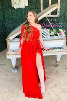 Abito lungo rosso mono manica Axa in georgette con strascico e corpetto a fiori 3D, da donna, moda elegante.