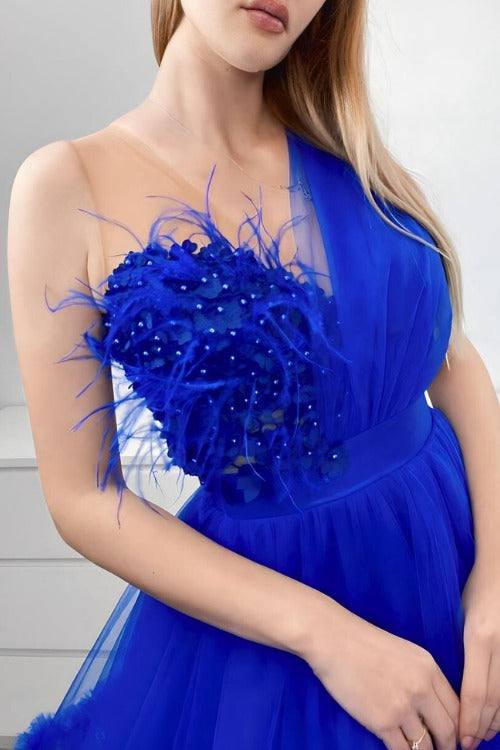 Abito princess blu elettrico in tulle con corpetto a fiori 3d e piume decorative
