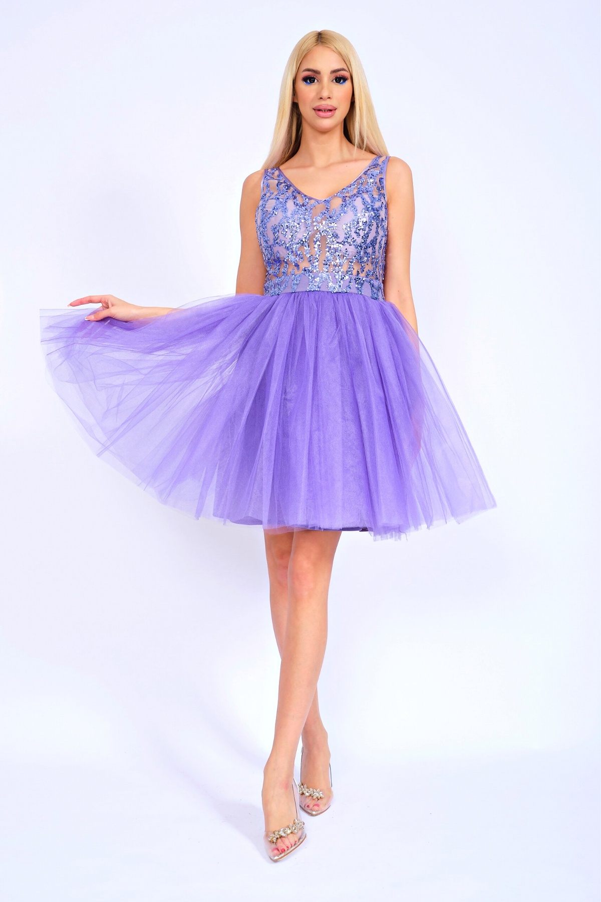 Abito princess corti Moda-Mania con gonna gonfia in tulle e corpetto violetto glitterato, perfetto per occasioni speciali