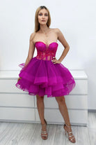 Abito princess magenta con corpetto a cuore regolabile e gonna in tulle a strati, abiti corti Moda-Mania, elegante e colorato.