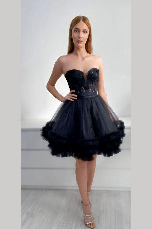 Abito princess nero Moda-Mania con corpetto floreale a cuore regolabile e gonna in tulle a strati, vestito corto elegante.