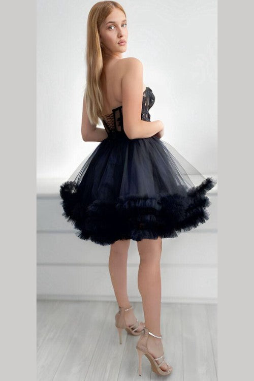Abito princess nero Moda-Mania con corpetto floreale a cuore regolabile e gonna in tulle a strati, abito corto elegante.