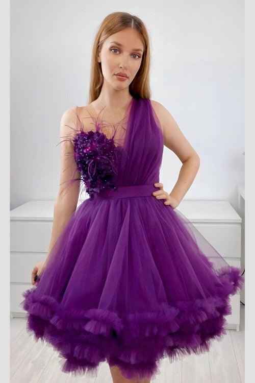 Abito princess viola prugna in tulle con corpetto a fiori 3d e piume decorative