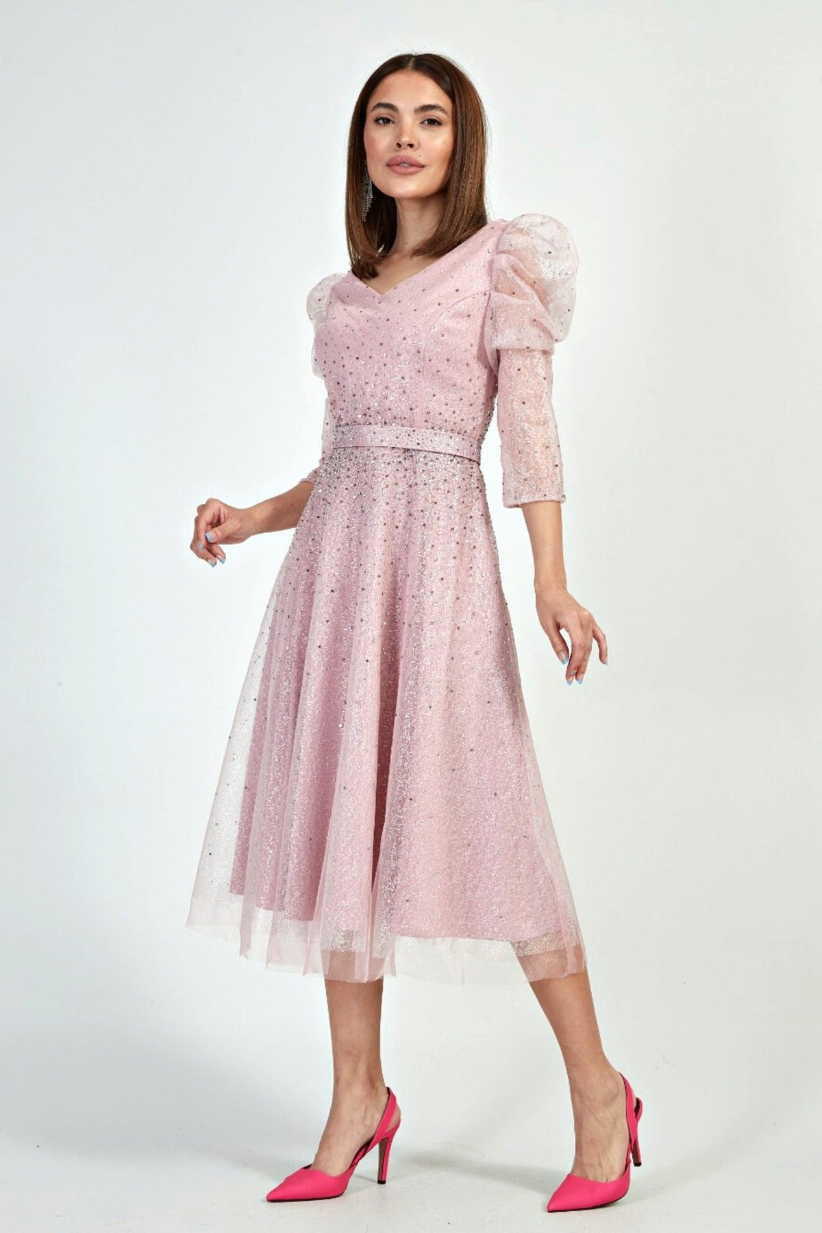 Abito midi rosa da cerimonia in tulle lamè e chiffon decorato con brillantini, firma Moda-Mania.