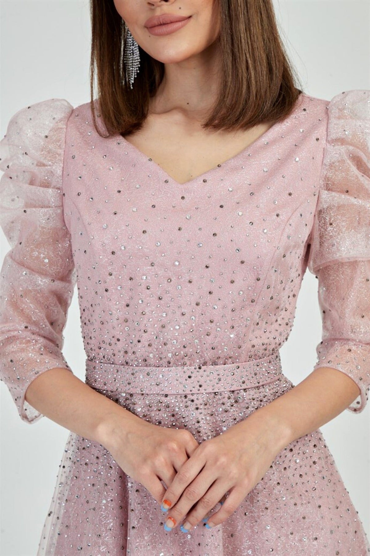 Abito midi da cerimonia rosa Moda-Mania in tulle, lamè e chiffon decorato con brillantini.