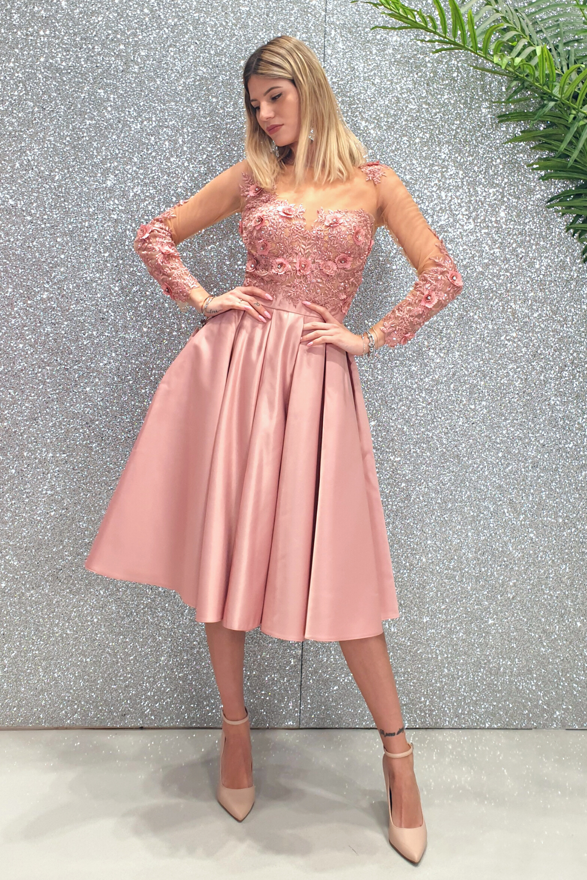 Abito rosa princess midi moda-mania con corpetto in tulle a fiori 3D e gonna svasata in taffetà, abito corto elegante e femminile