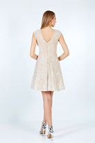 Abito svasato con scollo a V in tessuto beige chiaro e stampa glitterata argento, abiti corti Moda-Mania.