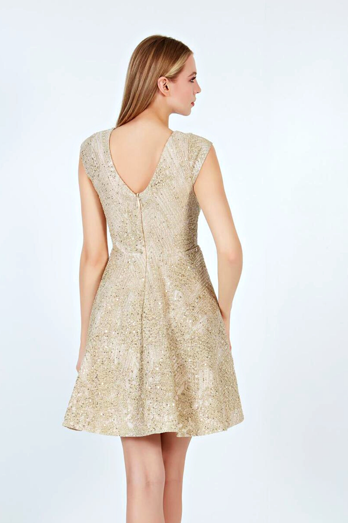 Abito svasato Moda-Mania con scollo a V in tessuto beige chiaro e stampa glitter dorata, abito corto elegante e femminile